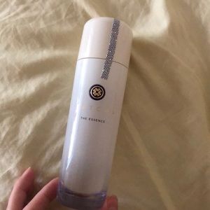 TATCHA THE ESSENCE - LIKE BRAND NEW